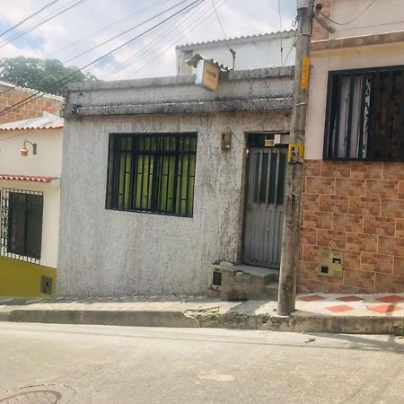 Hostal La 18 Pereira Buitenkant foto